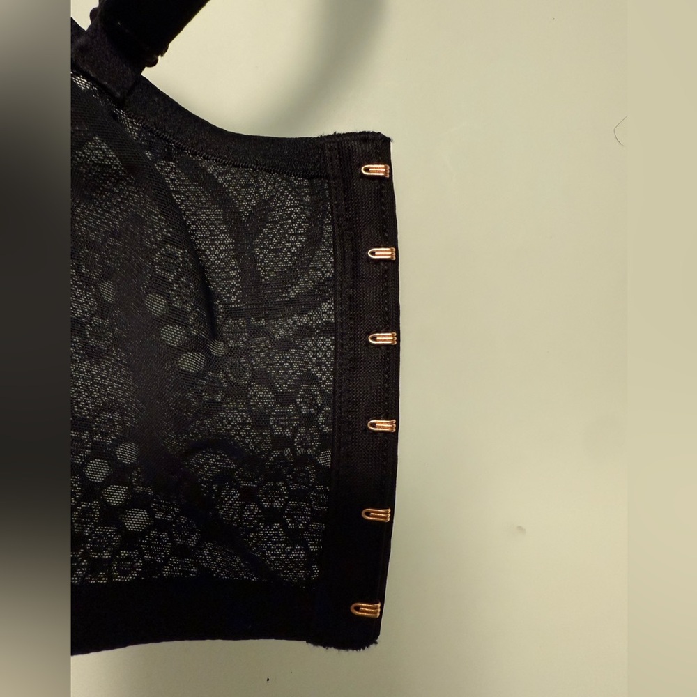 Victoria's Secret Plaid Long Line Bra Top - Black, White, Red Size 34D - Picture 9 of 10